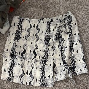 She + Sky Black and White Snake Print Pencil Skirt